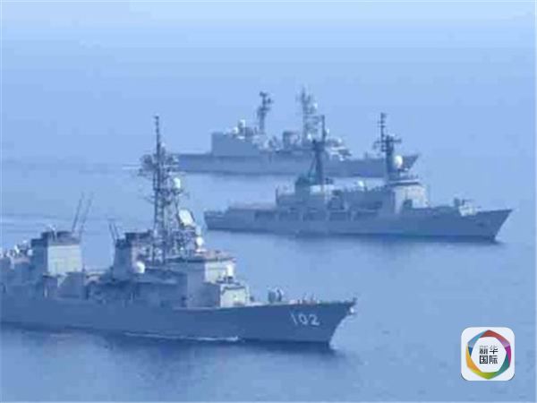 　　图为5月12日，日本海上自卫队与菲律宾海军在马尼拉以西的水域进行演习。