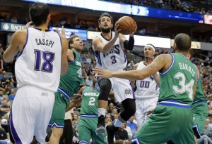 The Kings’ Marco Belinelli (3) weaves his way past the Dallas Mavericks’ Dirk Nowitzki (41) for a shot as Devin Harris (34) and Omri Casspi (18) watch Thursday, March 3, 2016, in Dallas. Tony Gutierrez The Associated Press 