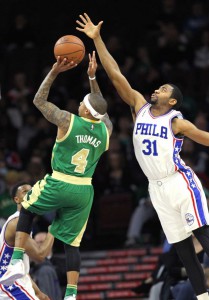Philadelphia 76ers guard Hollis Thompson (31) tries to block a shot by Boston Celtics guard Isaiah Thomas (4) in the first half of an NBA basketball game, Sunday, March 20, 2016, in Philadelphia. Photo: Laurence Kesterson, AP 