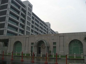 Asian Development Bank headquarters / Photo by Eugene Alvin Villar (seav) － Wikimedia Commons 