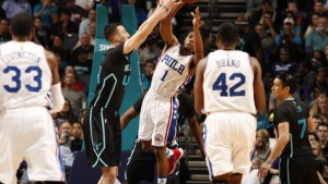 CHARLOTTE, NC - APRIL 1: Ish Smith #1 of the Philadelphia 76ers on the pass against Frank Kaminsky #44 of the Charlotte Hornets during the game at the Time Warner Cable Arena on April 1, 2016 in Charlotte, North Carolina. Copyright 2016 NBAE (Photo by Kent Smith/NBAE via Getty Images)