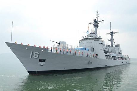 菲律宾海军最先进军舰「艾卡拉兹号」，因「无可避免的情况」以及「作业需求」等原因，临时延後越南访问之行。军方消息人士称，延後出访与南海仲裁结果即将公布有关。