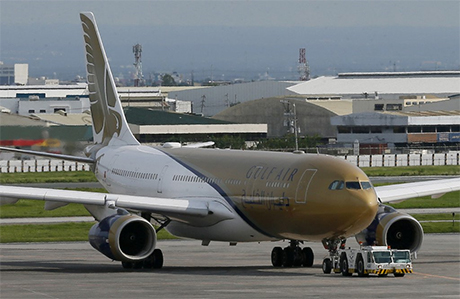 海湾航空一架搭载219人的航班自菲律宾起飞後不久，因发动机故障折返降落马尼拉，机上所有旅客安全疏散。