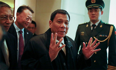 菲律宾总统杜特地飞抵北京。