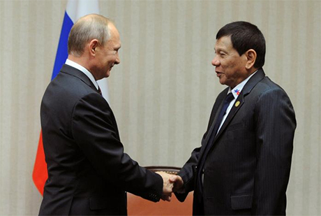菲律宾总统杜特地晤心目中的英雄丶俄罗斯总统蒲亭（Vladimir Putin），抱怨美国「伪善」丶「霸凌」和掀起外国战争。