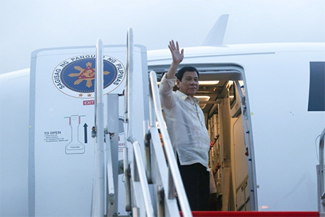 菲律宾总统杜特地13日启程，展开对柬埔寨丶新加坡的睦邻访问，并加强与这两国在国防丶安全丶贸易与投资等诸多领域的合作。