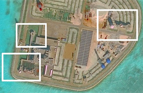 美国智库「亚洲海事透明倡议」（AMTI）最近公布卫星照片，显示中国在南海人工岛上部署武器系统，菲律宾国防部对此表示忧虑。
