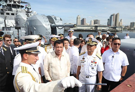 菲律宾总统杜特地（Rodrigo Duterte）今天参观目前正在马尼拉进行4天访问的两艘俄罗斯军舰之一，他表示希望俄国成为菲国盟友和保护者。俄国是菲国传统盟友美国的死对头。