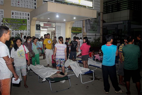 菲律宾南部民答那峨岛（Mindanao）昨天深夜发生强烈地震，造成4人丧生丶逾100人受伤。