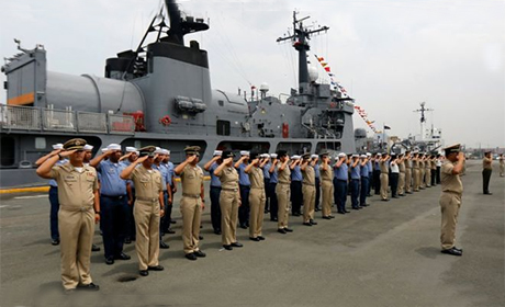 4月6日停泊在马尼拉港的菲律宾军舰。菲律宾总统命令菲军队占领南海岛屿。