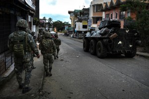 Filipino Troops Battle ISIS Militants In Marawi City