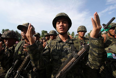 Members of the Moro Islamic Liberation Front pray together as th