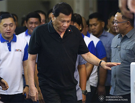 菲律宾总统杜特地21日坦言，因为数年前的一次重型机车意外，导致他的身体陷入长期的痛楚。