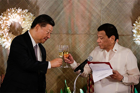中国国家主席习近平20日在马尼拉与菲律宾总统杜特地（Rodrigo Duterte）举行会谈，双方决定在相互尊重丶坦诚相待丶平等互利丶合作共赢基础上建立中菲「全面战略合作关系」。