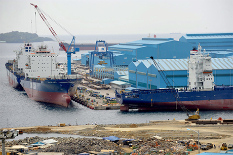 韩国企业韩进重工的菲律宾分公司建造了这个位于苏比克湾的造船厂，但该公司於本月申请了破産。
