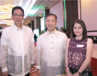 圣地亚哥牧师（Bro. Bienvenido C. Santiago），Emilio C. Yap III 博士，和旅游业部（DOT）部长布亚德（Bernadette Romulo-Puyat） 图片来源：（来自 Noel Pabalate，Manny Llanes 和 Jansen Romero 的照片；马尼拉公报生活方式）