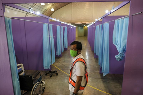 菲律宾2019冠状病毒疾病（COVID-19）死亡病例24小时内新增50起，是疫情至今单日最高记录。爲应对冠病疫情，菲律宾首都马尼拉的国际会议中心已被改造成一所大型检疫中心，让患有轻微症状的病患在那里修养，减轻医院的负担。
