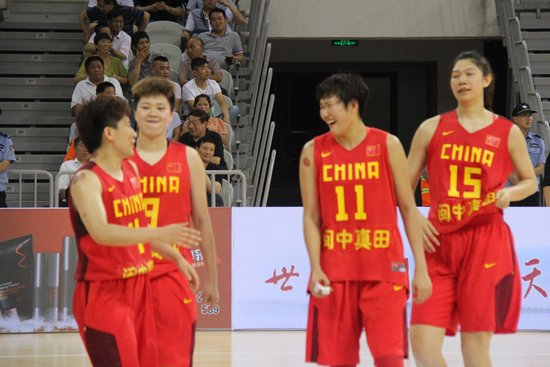 2015年四国女篮邀请赛首站云南文山站进入最後一个比赛日，中国国奥女篮以74-67逆转击败美国联队，以三战全胜的战绩结束了本站的比赛。